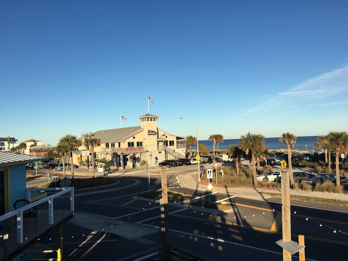 Hammerhead Beach Bar Photo 3