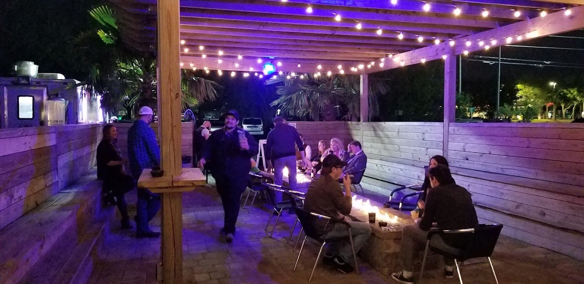 Locals Cocktail Lounge Photo 4