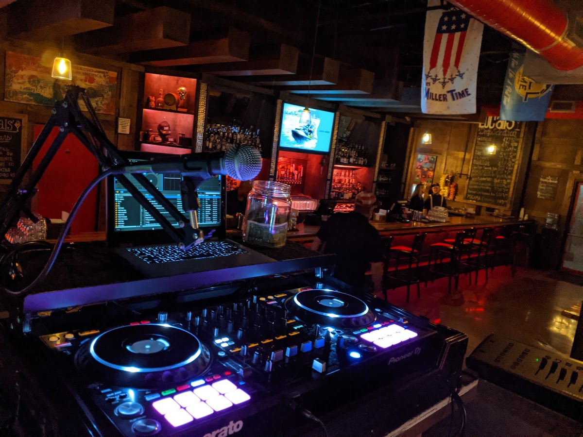 Locals Cocktail Lounge Photo 6