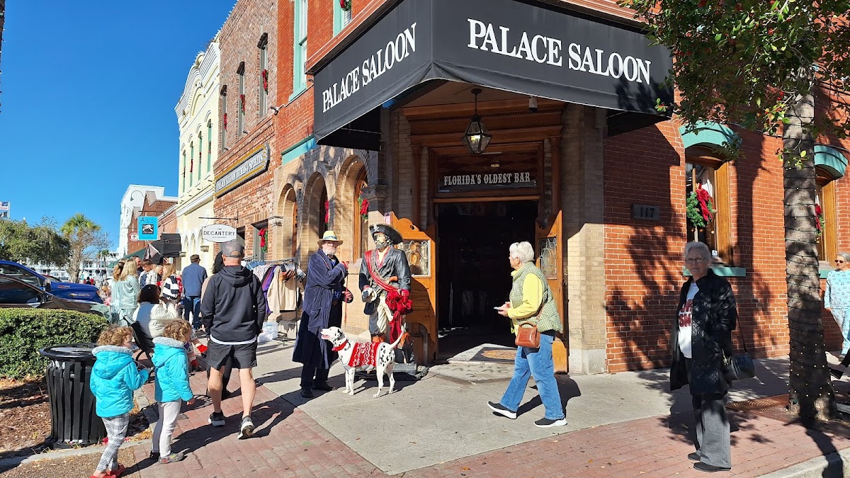 Palace Saloon Photo 4