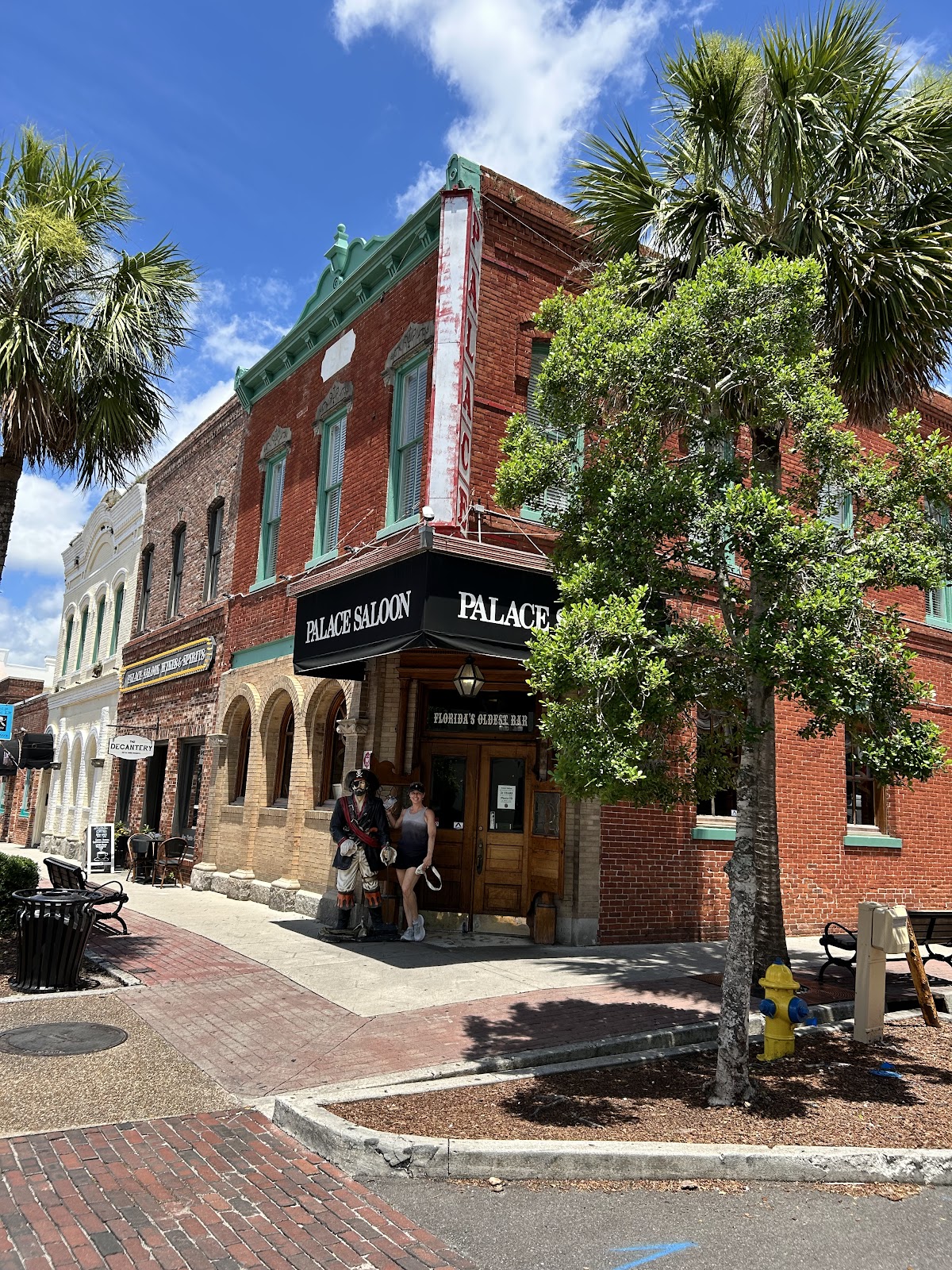 Palace Saloon Photo 5