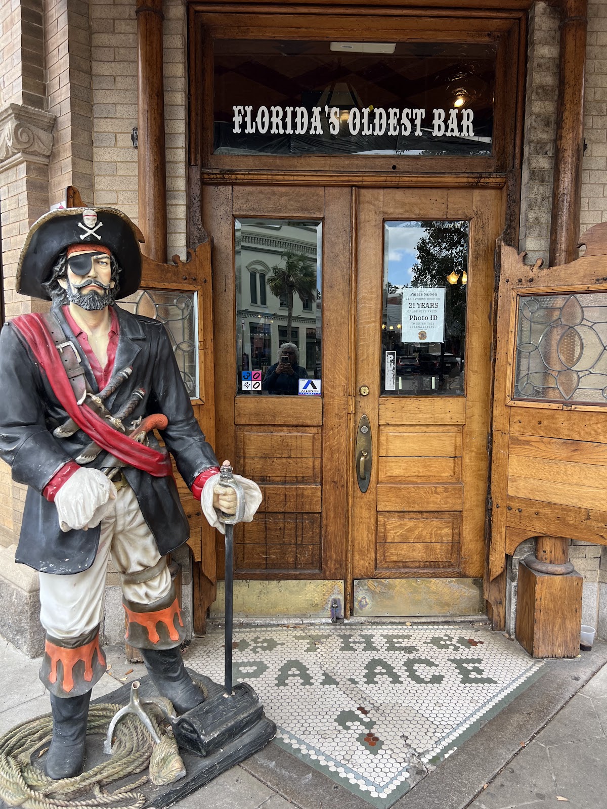 Palace Saloon Photo 6