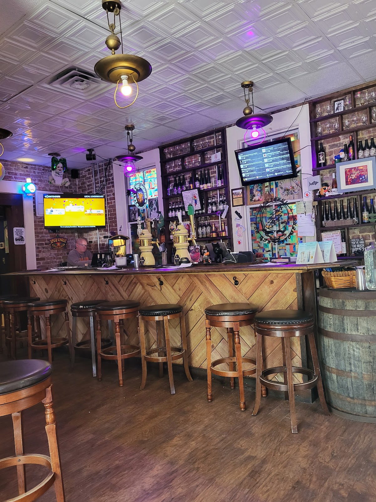 PJD'S Beer & Wine Garden Photo 4