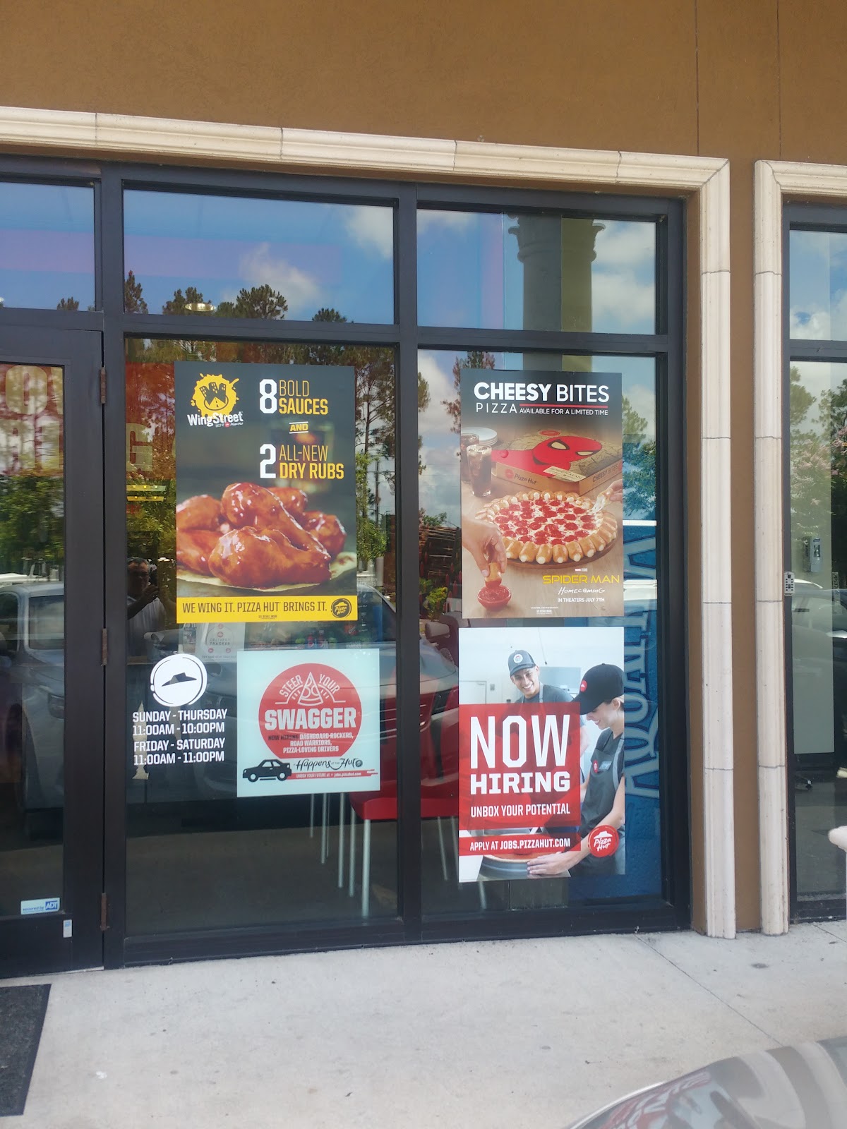 Pizza Hut Photo 7