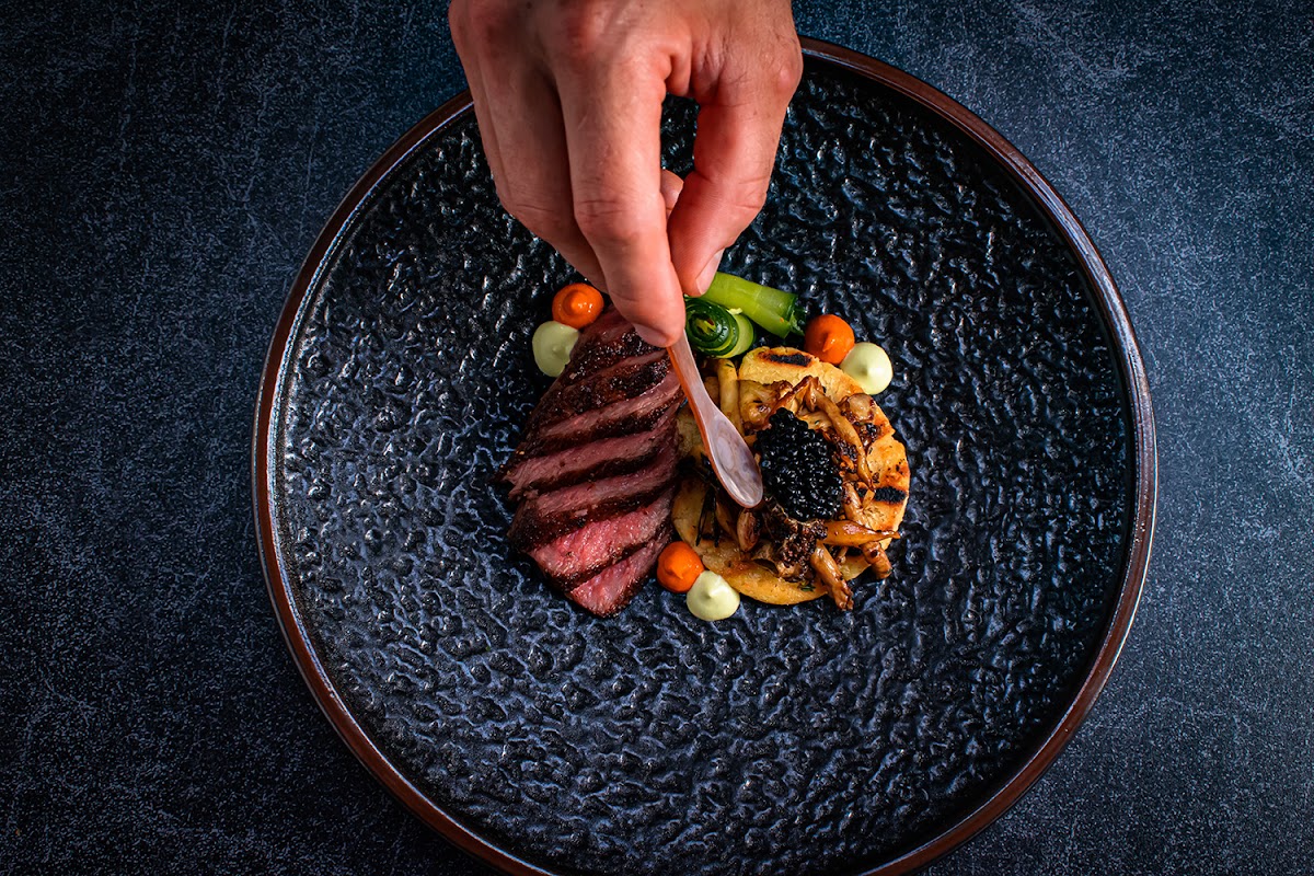 David's Restaurant & Lounge Photo 1