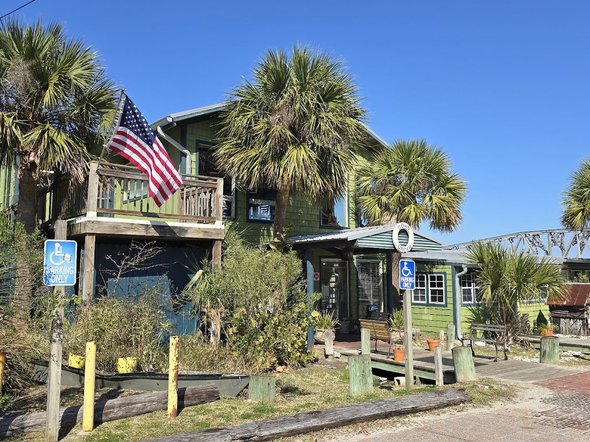 Down Under Restaurant Photo 4