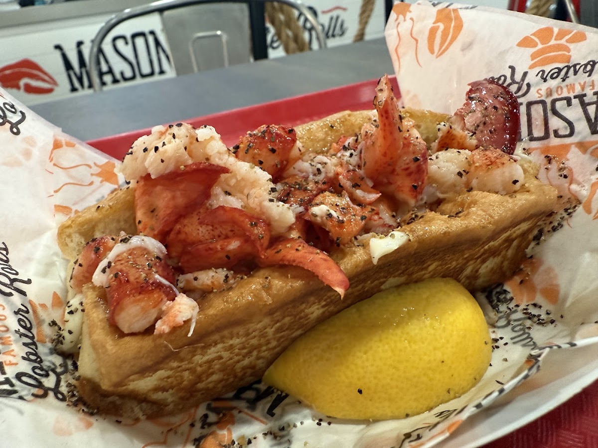 Mason's Famous Lobster Rolls Photo 2