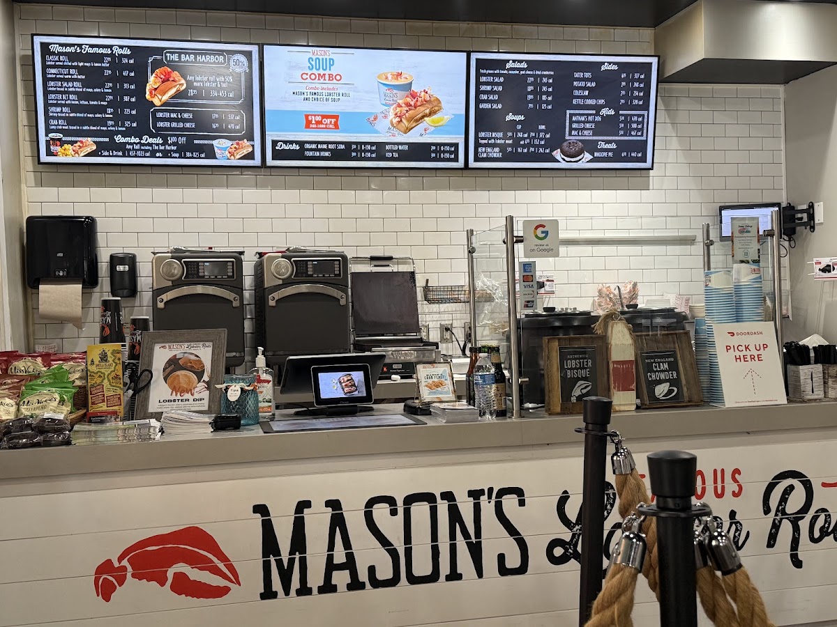 Mason's Famous Lobster Rolls Photo 3