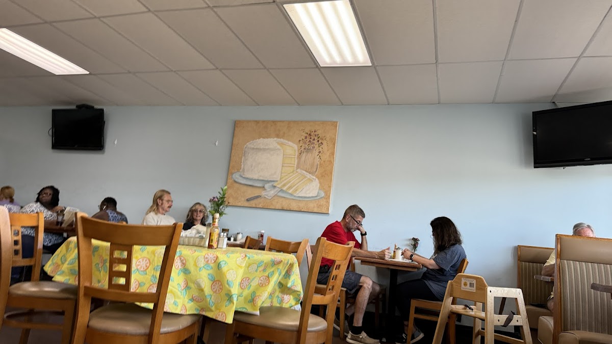 Ms. Carolyn's Restaurant Photo 3