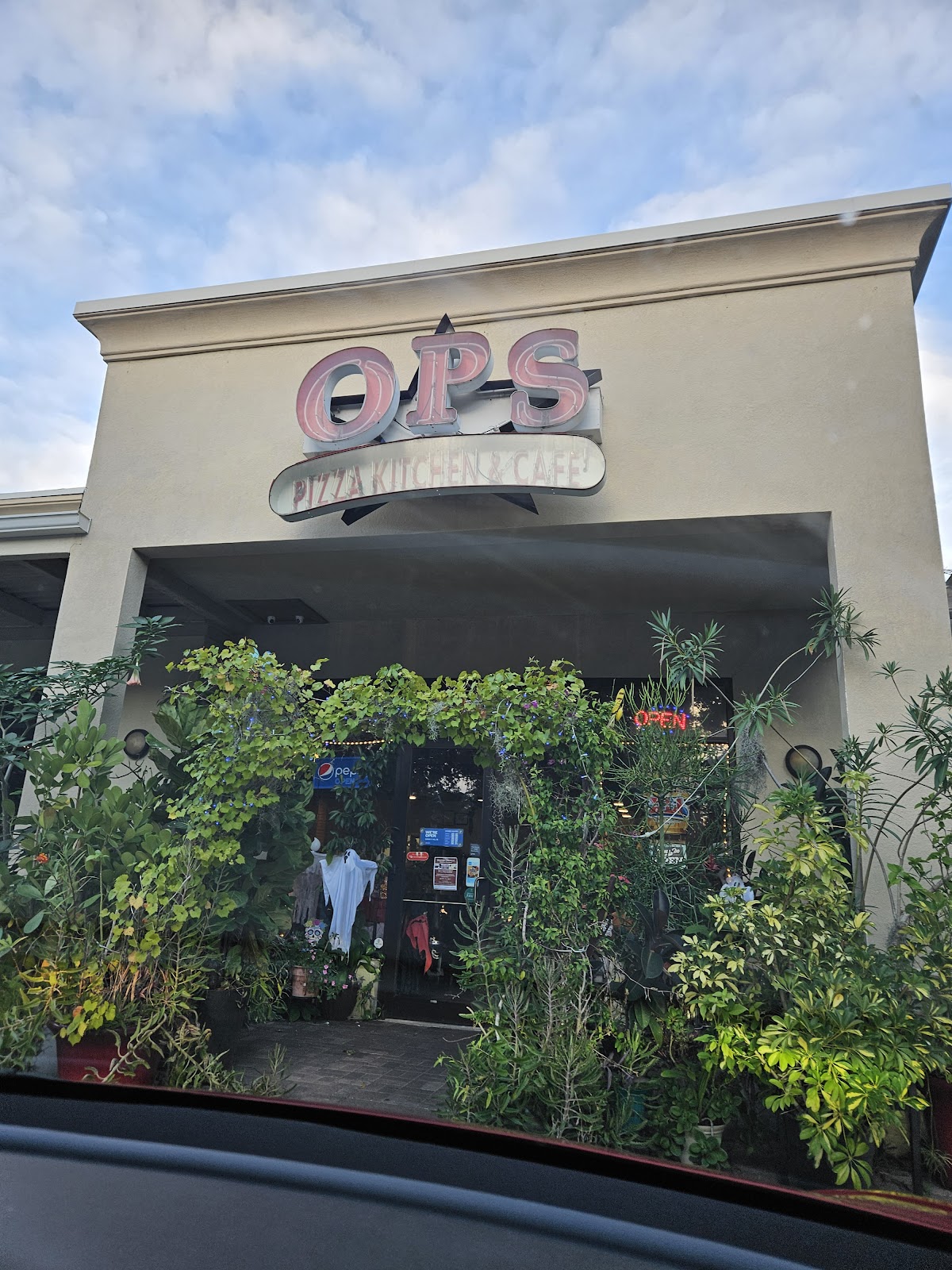 OPS Pizza Kitchen & Café