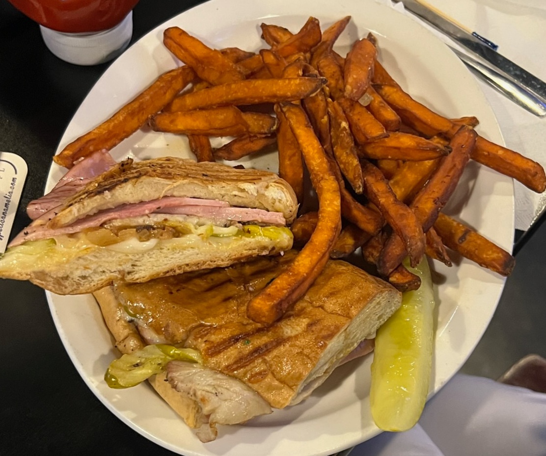 Salty Pelican Bar & Grill Photo 2