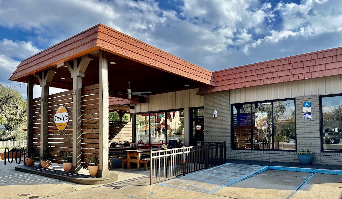 Tasty's Fresh Burgers Photo 3