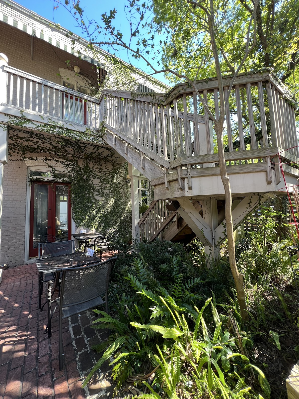 The Happy Tomato Courtyard Café & BBQ Photo 7