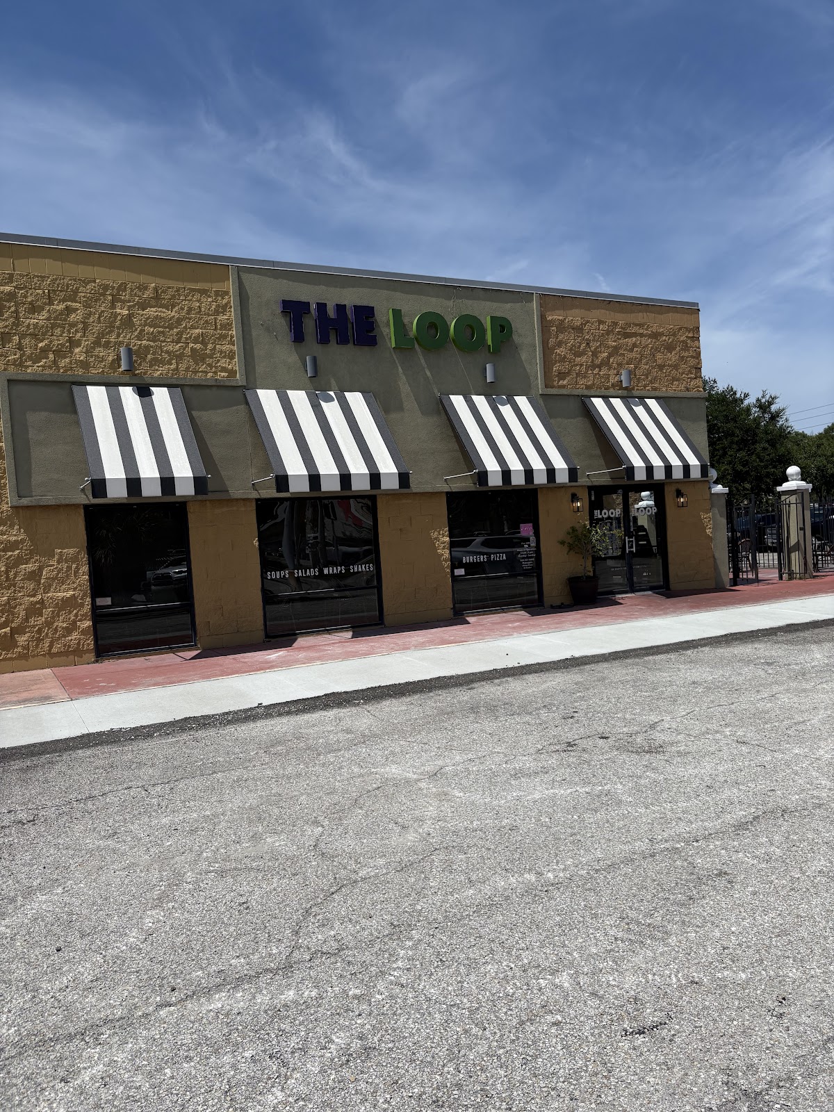 THE LOOP RESTAURANT Photo 9