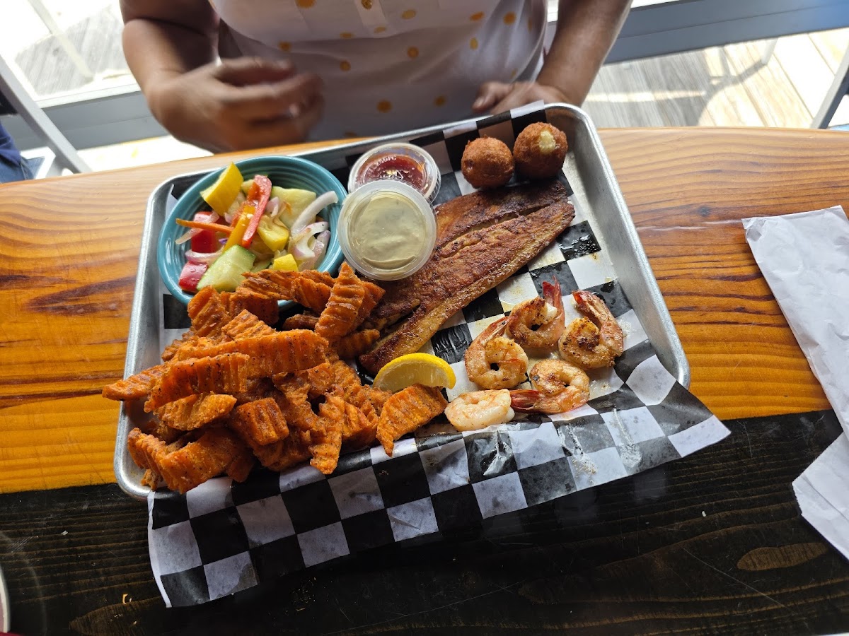 The Surf Restaurant & Bar Photo 6