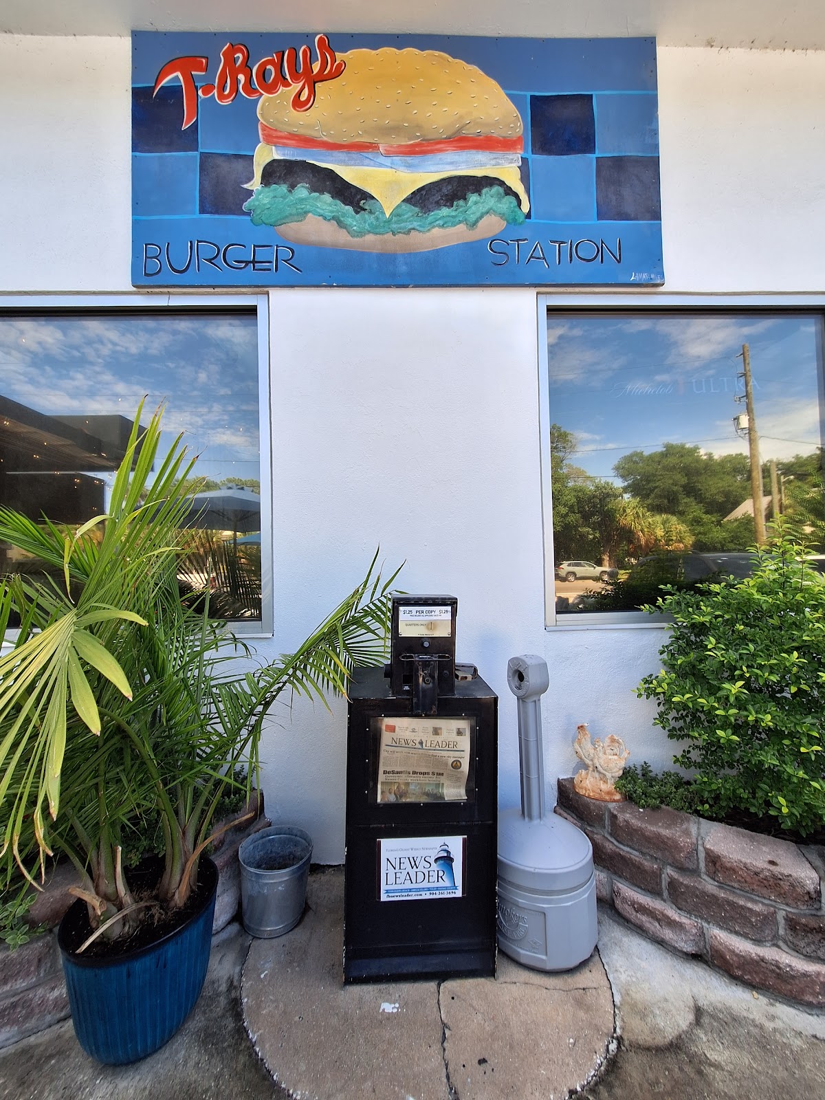 T-Rays Burger Station Photo 6