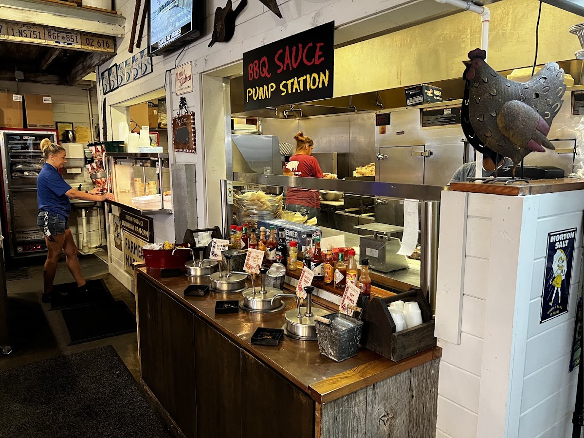 Willie Jewell’s Old School Bar-B-Q