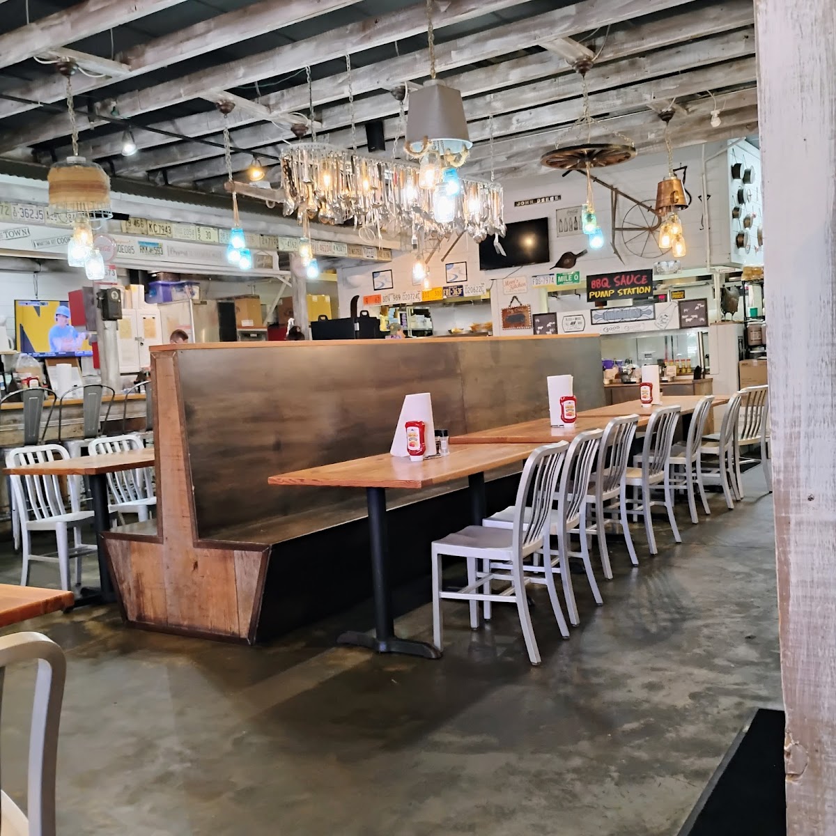 Willie Jewell’s Old School Bar-B-Q Photo 2