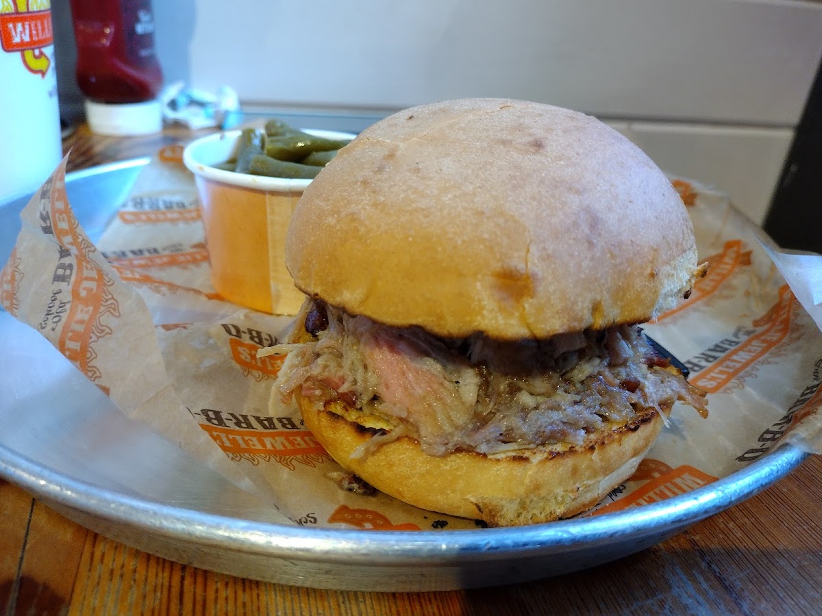 Willie Jewell’s Old School Bar-B-Q Photo 6