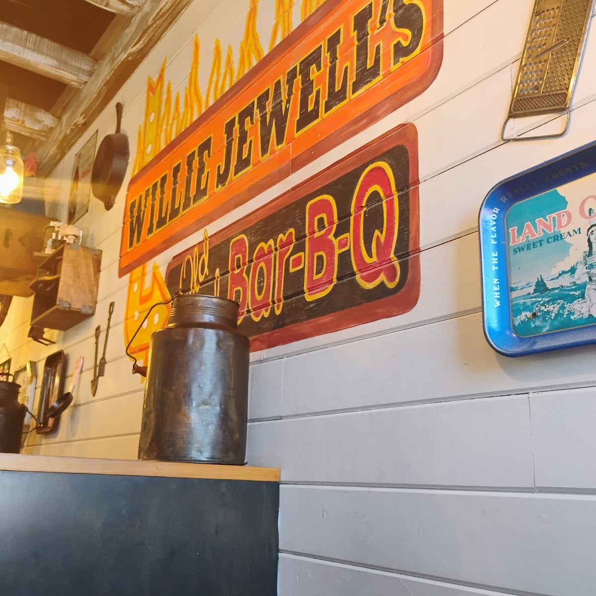 Willie Jewell’s Old School Bar-B-Q Photo 7