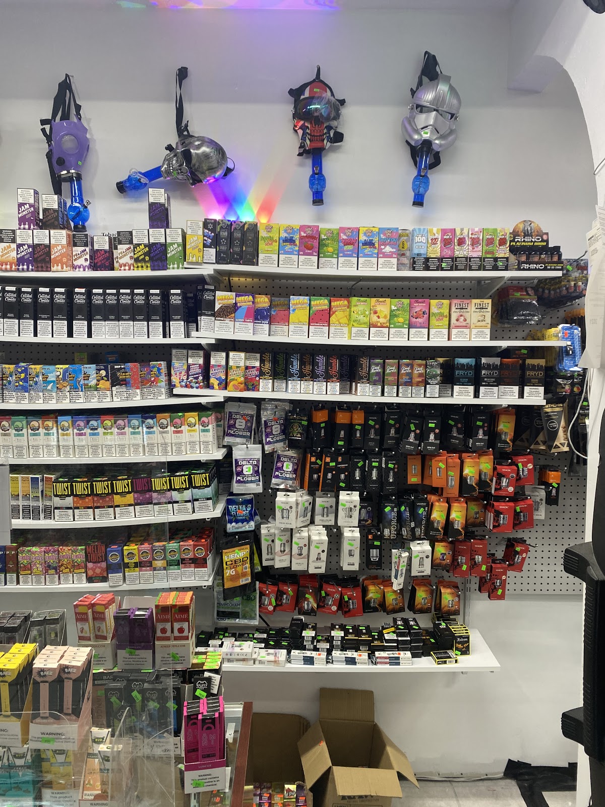 8th Street Smoke Shop Photo 4