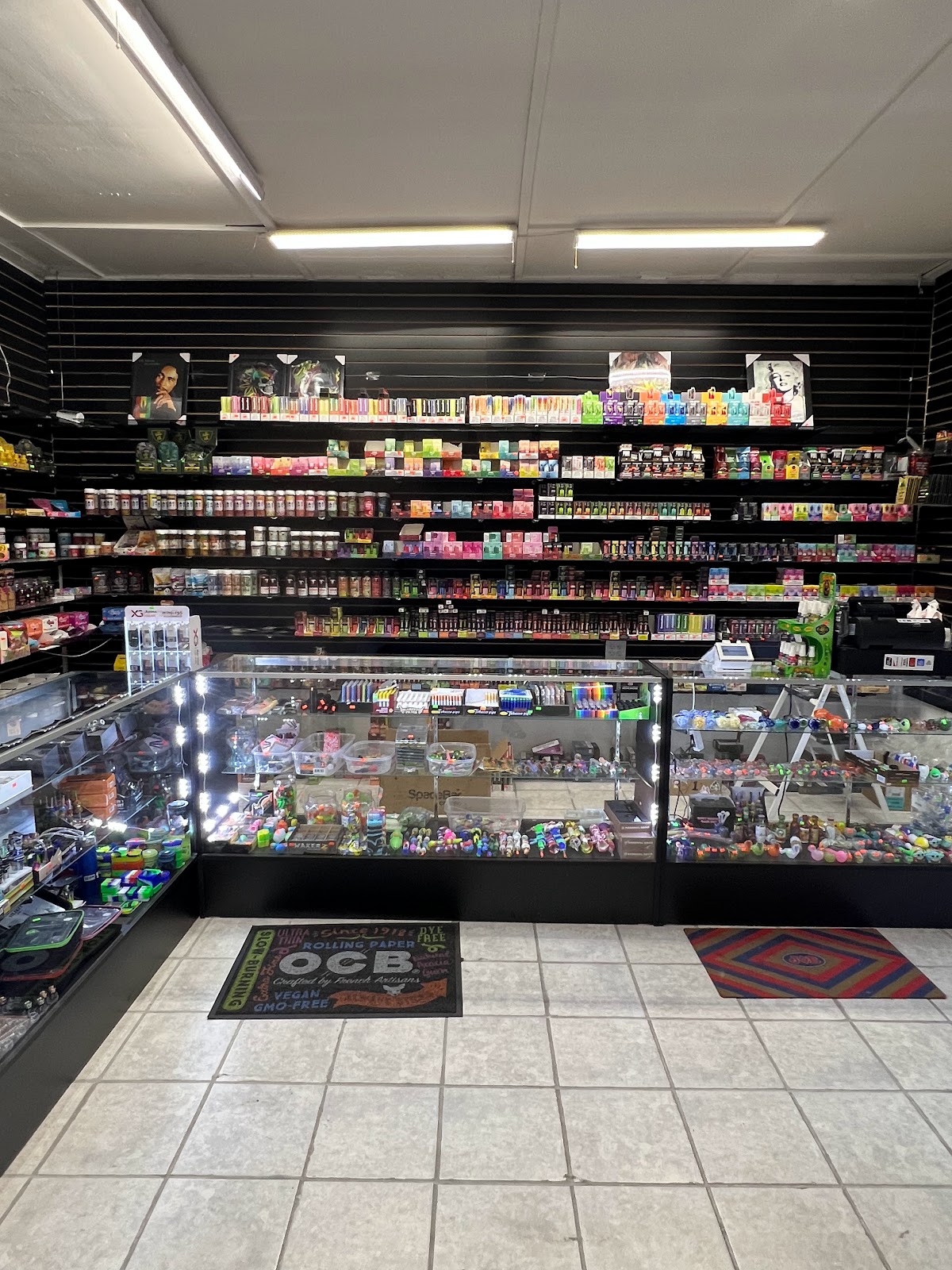 8th Street Smoke Shop Photo 5