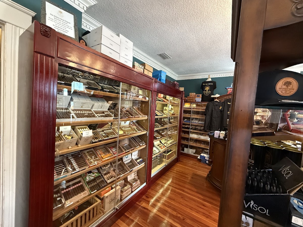 Ash Street Cigar Parlor Photo 2