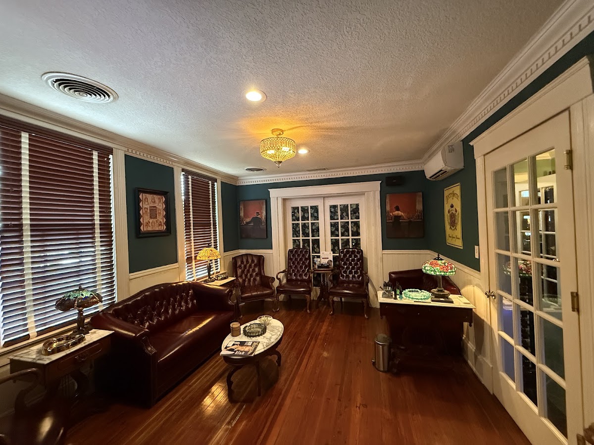 Ash Street Cigar Parlor Photo 4