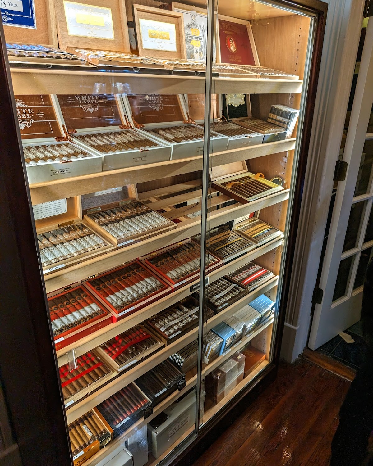 Ash Street Cigar Parlor Photo 8