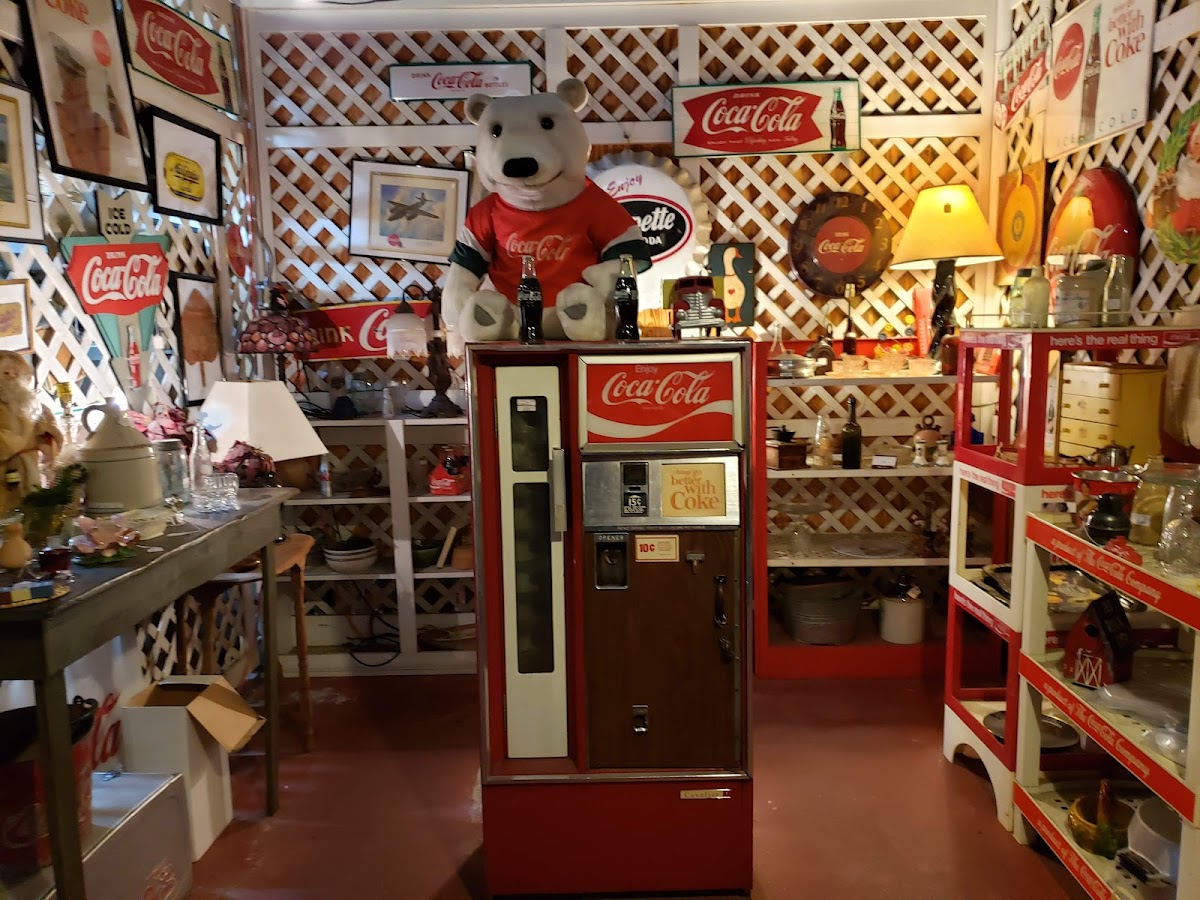 Eight Flags Antique Market Photo 1