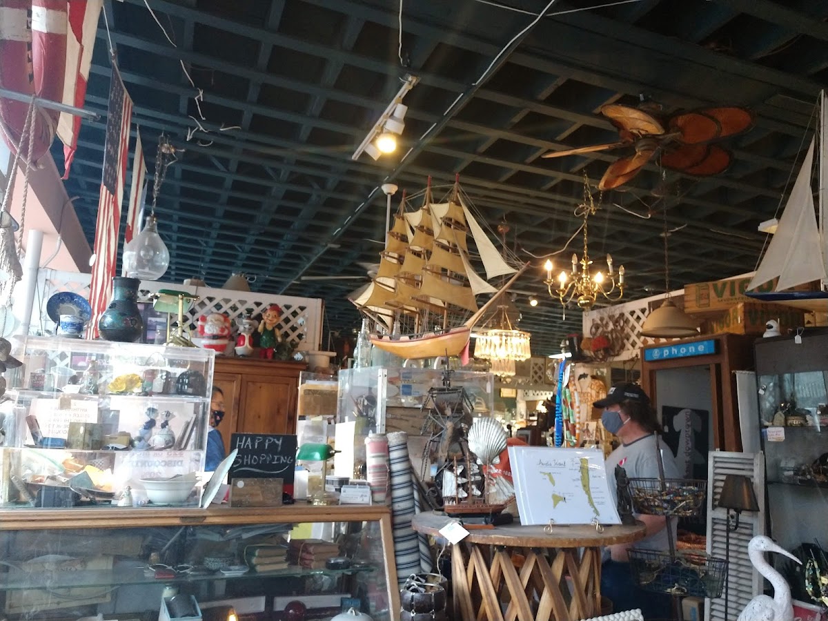 Eight Flags Antique Market Photo 6