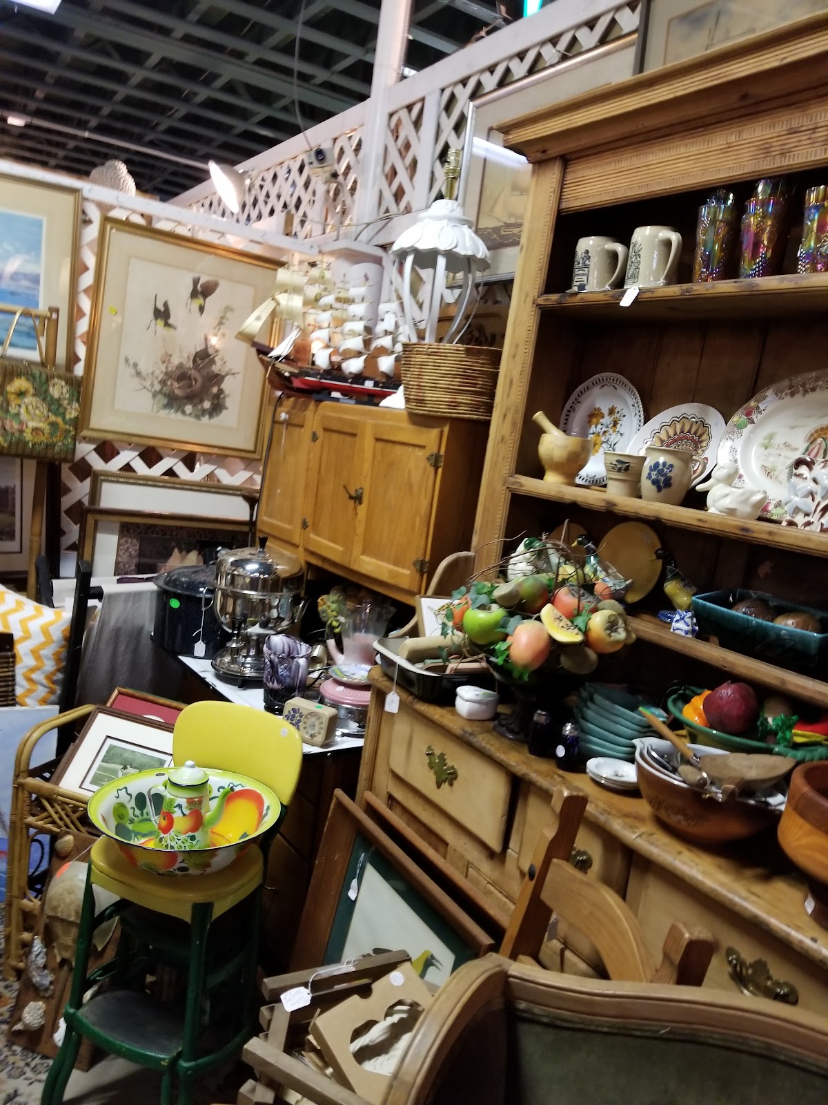 Eight Flags Antique Market Photo 7