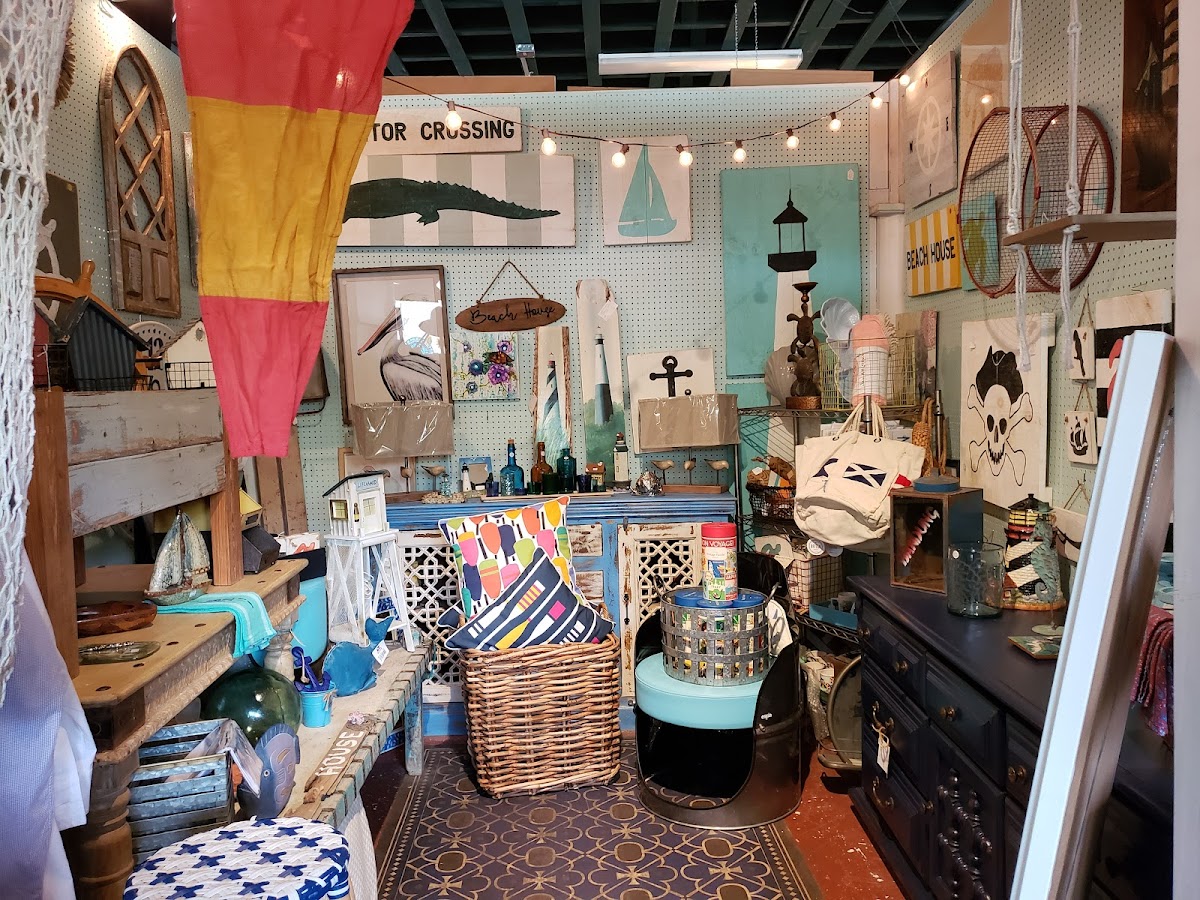 Eight Flags Antique Market Photo 9